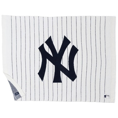 Barefoot Dreams - CozyChic New York Yankees Throw - Trend Accessories