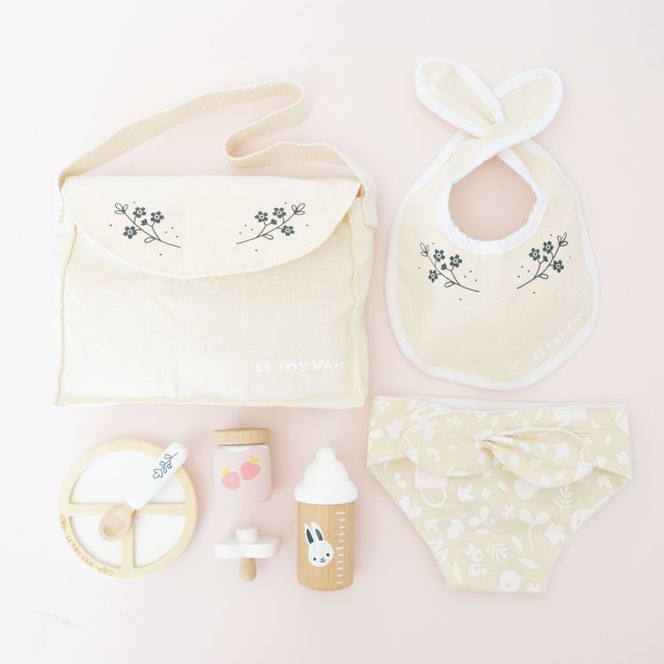 Le Toy Van - Dolls Nursing Kit & Bag - 8 Pieces - Preschool