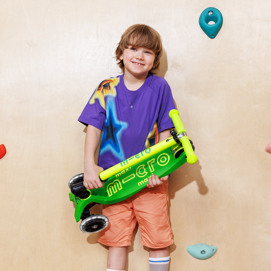 Micro Kickboard - Maxi Deluxe Foldable LED Neon Scooter - Parrot Green - Outdoor