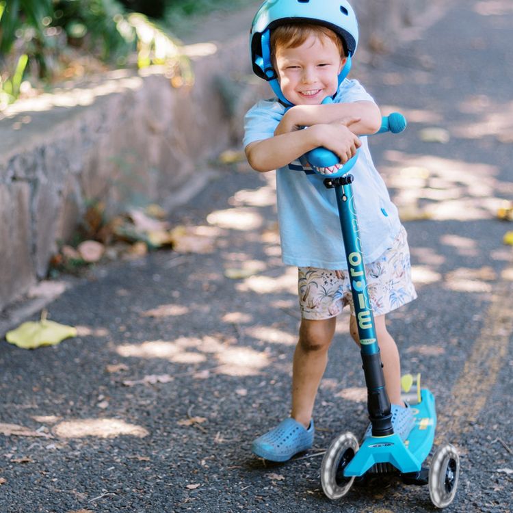 Micro Kickboard - Micro Maxi Foldable LED Scooter - Petrol Green - Outdoor