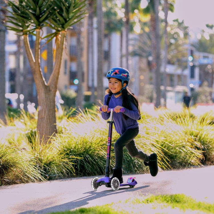Micro Kickboard - Micro Maxi Foldable LED Scooter - Purple - Outdoor