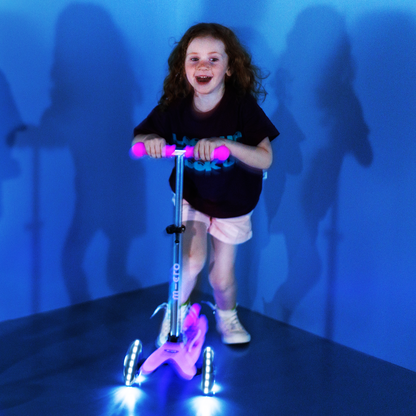 Micro Kickboard - Mini Deluxe Glow LED Plus Scooter - Frosty Pink - Outdoor
