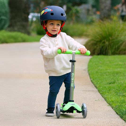Micro Kickboard - Mini Deluxe Glow LED Plus Scooter - Icy Lime - Outdoor