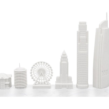 Skyline Chess - New York Versus Los Angeles Acrylic Chess Set with Black and White Wood Hatch Board - Games