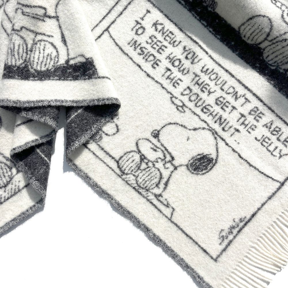 Maison Deux - Peanuts Blanket - Doughnut Comic - Trend Accessories