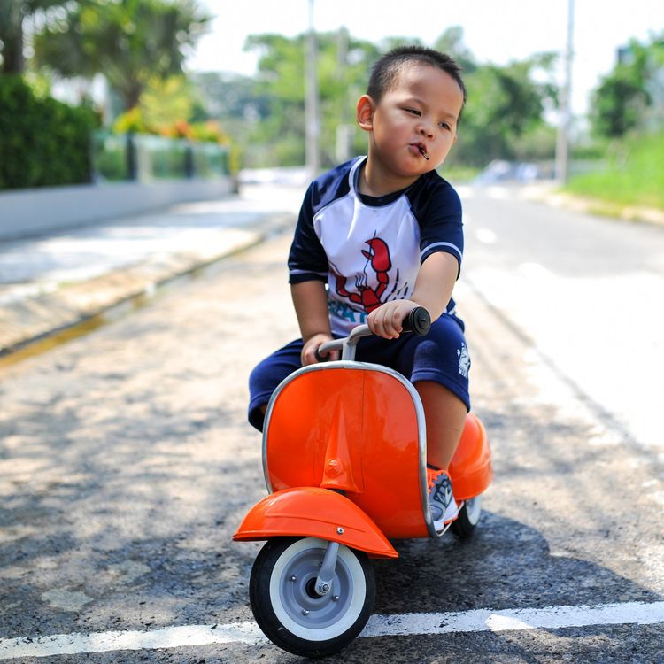 Ambosstoys - Primo Classic Ride-On Scooter - Orange - Preschool